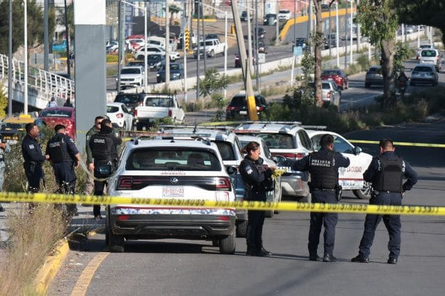 Investigación por vehículo calcinado en Puebla apunta a disputa por el mercado Morelos