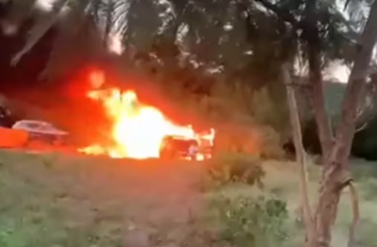 Queman tres patrullas durante protesta en Huaquechula tras detención de presunto asaltante